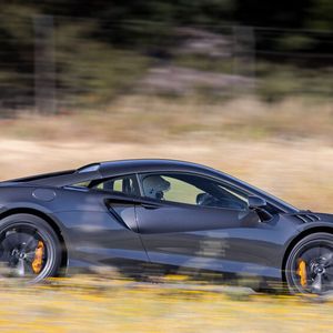 230.500 Euro kostet der Plug-in-Hybrid mindestens.(Bild:  McLaren)