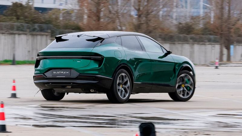 Wie andere chinesische Hersteller stellt Lotus dem vollelektrischen Eletre einen Plug-in-Hybriden zur Seite. (Bild: Lotus)