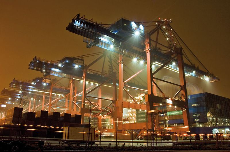 Bei Mobile Applications bieten sich modulare Stecklösungen an, denn der Einsatz von vorkonfektionierten Verbindungsleitungen und von Verteilern spart Zeit bei der Installation. Bild: serial/Photocase.com (Archiv: Vogel Business Media)