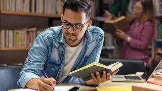 Immer weniger Studierende der Ingenieurwisschenschaften entscheiden sich für einen Auslandsaufenthalt.  (Bild: Zoran Zeremski - stock.adobe.com)