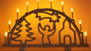 Der Schwibbogen aus faserbewehrtem Beton ist 120 Zentimeter breit, 60 Zentimeter hoch und 14 Kilogramm schwer.   (Technische Universität Chemnitz)