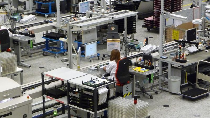 Insgesamt arbeiten im Augsburger Fujitsu-Werk derzeit rund 1720 Mitarbeiter. Davon sind 1.200 höhere Angestellte, 520 einfache Arbeiter. (Archiv: Vogel Business Media)