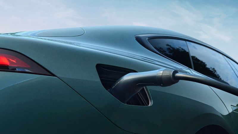 Zum Laden von 10 auf 80 Prozent braucht die Limousine 29 Minuten. (Bild: Xpeng)