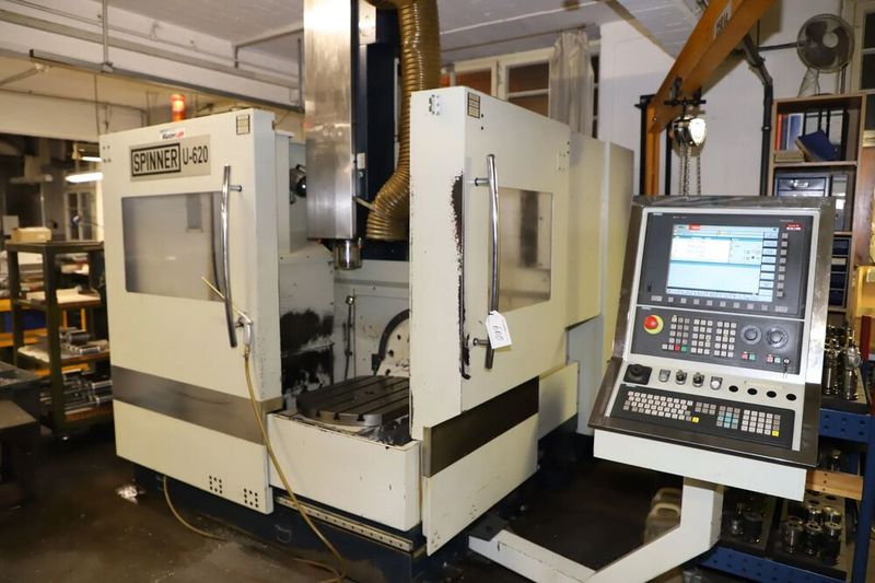 Unter den zu versteigernden Maschinen ist auch dieses Universalbearbeitungszentrum von Spinner: Ein U 5-620. (Bild: Surplex)