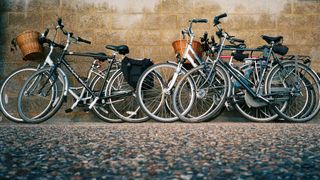 Aus einer Basisklasse „Fahrrad“ lassen sich durch Vererbung von Merkmalen und Methoden verschiedene Unterklassen und Objekte definieren. (Bild: nickpage)