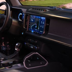 Das Cockpit ist simpel gehalten; hier stört nichts den Fahrspaß im Gelände.(Bild:  SP-X/Benjamin Bessinger)