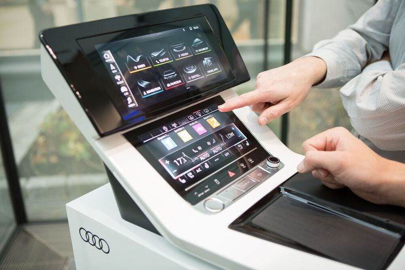 So sieht das Audi-Display der Zukunft aus. (Bild: Medien-Netzwerk Bayern / Alexander von Spreti)