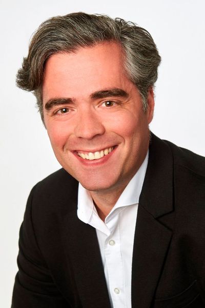 Johannes Weber ist bei Exxon Mobil der neue Leiter für Automotive-Schmierstoffe in der DACH-Region. Webers neue Aufgabe besteht in der Koordination des Automotive-Geschäfts. Gemeinsam mit seinem Team soll er die vorhandenen Beziehungen zu Kunden und Partnern pflegen.  Weber blickt auf 13 Jahre berufliche Erfahrung in der Automobilbranche zurück – zunächst im Aftersales-Marketing bei Volvo Car Germany, seit 2010 bei Exxon Mobil mit unterschiedlichen Aufgaben, beispielsweise als Key Account Manager und im europäischen Business Development. (Exxon)