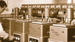 Abb.1: Anfang der 60er Jahre. Die deutsche Wirtschaft läuft auf Hochtouren. Das gerade gegründete Messgeräte-Werk Lauda geht mit der ersten Produktgeneration in die Serienfertigung. (Lauda Dr. R. Wobser)