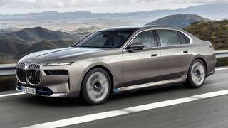 Die BMW-intern G70 genannte Siebener-Reihe soll im November in den Markt eingeführt werden. (Bild: Daniel Kraus/BMW)