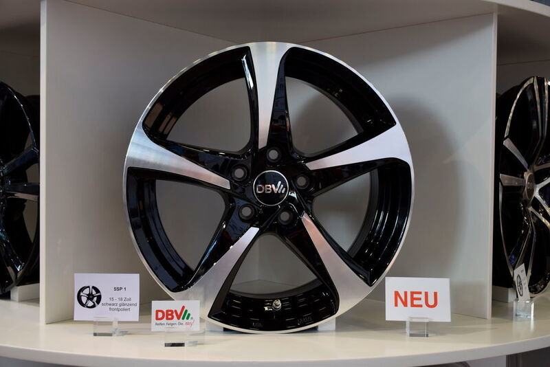 Der Würzburger Felgenspezialist DBV zeigte auf der TTC viele neue Felgen. (Holz/»kfz-betrieb«)