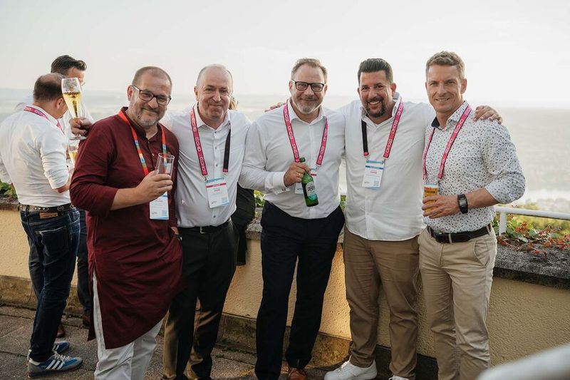 (v. l.) Heinz Seliger, Zoho, Michael Hase, eco, Dr. Jens Eckhardt, pitc legal, Patrick Menne, Netgo und Soeren Teichmann, Head of Sales, AWS (Bild: Werbefotografie Emme)