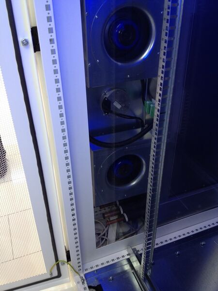 Der Seitenkühler von Schäfer IT Systems ist vergleichsweise kompakt. (Bild: SDC)