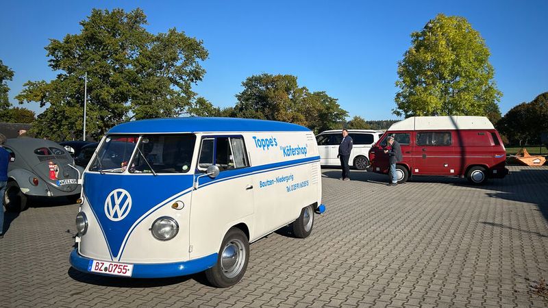 Auch Transporter waren am Herbsttreffen beteiligt. Im Bild ein T1 und ein T3. (Bild: Peter Diehl)