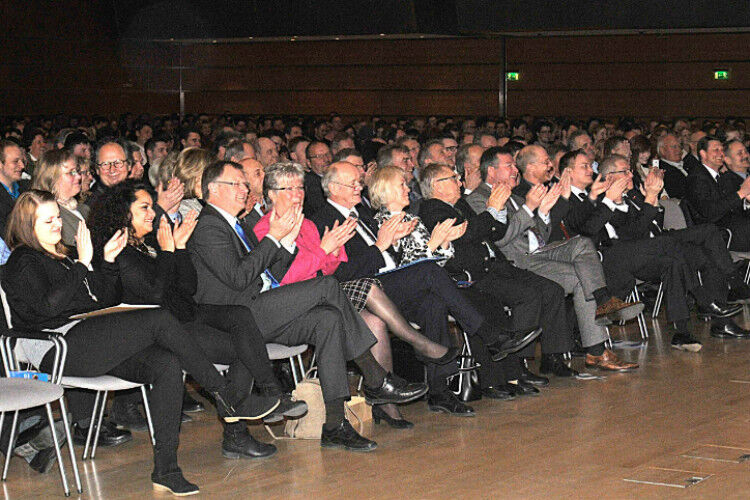 Volle Reihen: Zahlreiche Angehörige, Freunde und Gäste kamen zur Freisprechung der Kfz-Innung München-Oberbayern in die Messehalle nach München. (Foto: Zietz)