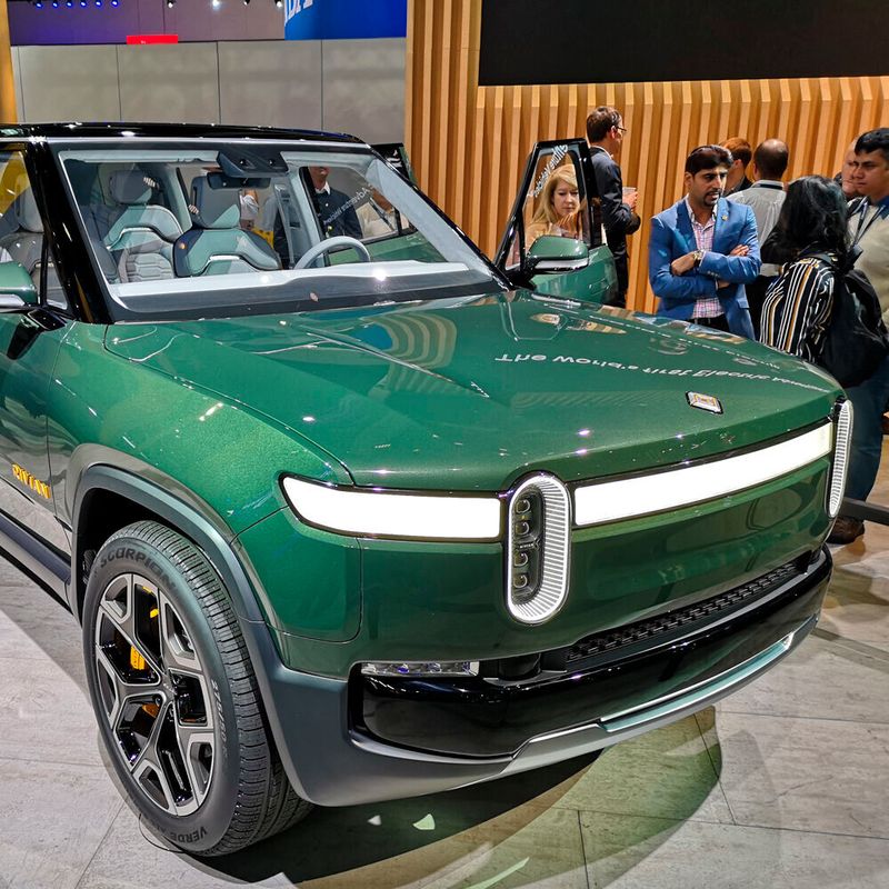 Der E-Pick-up von Rivian könnte bald auf den Markt kommen. Tesla unterstellt nun den Diebstahl von Geschäftsgeheimnissen.