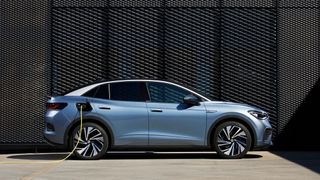 Der VW ID 5 bringt etwas coupéhaftes in Volkswagens Elektro-Palette. (Bild: VW)