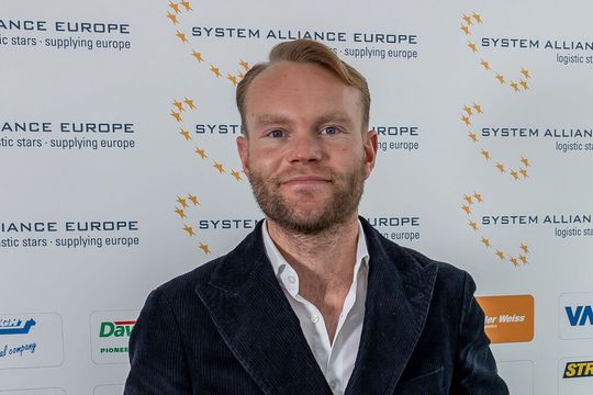 Doppelfunktion: Tassilo Schneider, frischgebackener Vorstand bei System Alliance Europe, behält seine bisherige Funktion als Geschäftsführer bei der europäischen Stückgutkooperation bei.(Bild:  Miszczak Medienkonzepte)