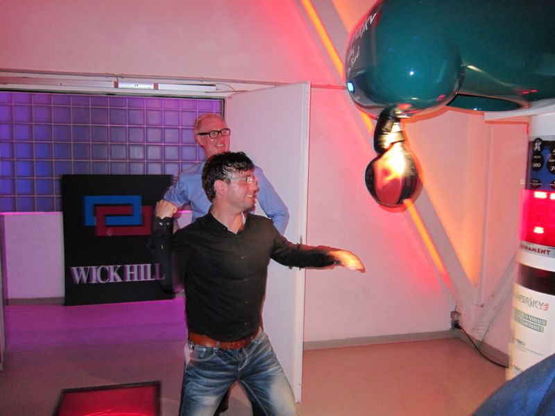 Hau-den-Virus-Boxen zieht bei den Jungs immer. (Bild: IT-BUSINESS)