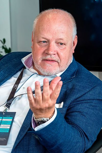 Helmut Göhl, Gründer des Ingenieursbüro GTS, gibt Beispiele, wie man auch Rechenzentren im Bestand weiter optimieren kann: beispielsweise effiziente Kühlung einsetzen, Spitzenlastmanagement nutzen oder Kühlkonzepte überarbeiten. (Bild: www.tt-bilder.de)