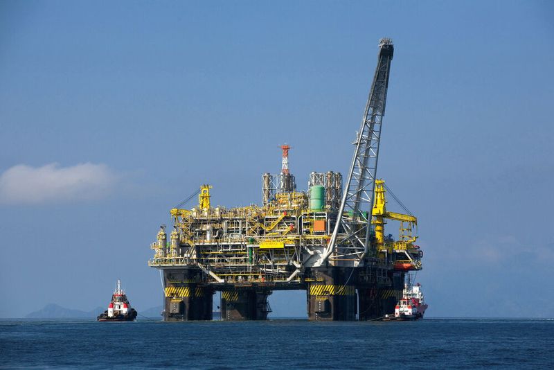 Platz 4: Öl/Gas (18%) (Bild: Oil platform P-51 /  Divulgação Petrobras / ABr / CC BY 3.0)