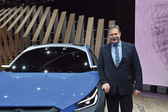 In Vorbereitung auf die Elektrifizierung prognostiziert Geschäftsführer Volker Dannath bezüglich Schulungen einen „heißen Herbst“.(Bild:  Simon / »kfz-betrieb«)