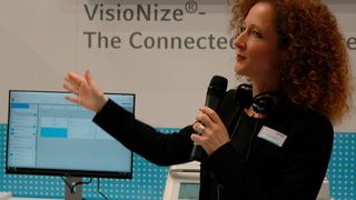 Dr. Tanja Musiol, Global Project Leader Portfolio Management Marketing, Eppendorf AG, präsentiert anlässlich der diesjährigen Labvolution in Hannover das neue Visionize System. (Ottleben / LABORPRAXIS)