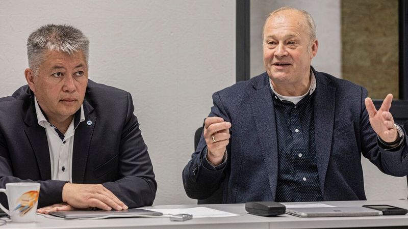 Bundesinnnungsmeister und ZVK-Vorsitzender Detlef Peter Grün (r.) und Jeffrey Kilian als   stellvertretender ZVK-Vorsitzender wurden in ihren Positionen wiedergewählt.(Bild:  Meike Böschemeyer)