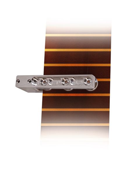 Speziell für Dickenmessungen mit kapazitiven Sensoren ist ein Montagebügel erhältlich. Der Bügel ermöglicht noch präzisere Messergebnisse z.B. in der Halbleiterindustrie und der Batterieproduktion.  (Bild: Micro-Epsilon Messtechnik GmbH & Co. KG)