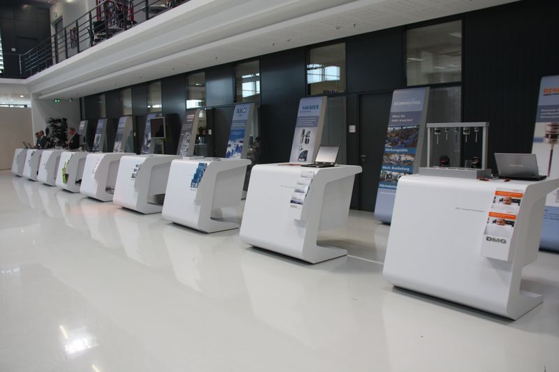 Nicht fehlen durften auch die Infostände der Zulieferer und Kooperationspartner. (Archiv: Vogel Business Media)