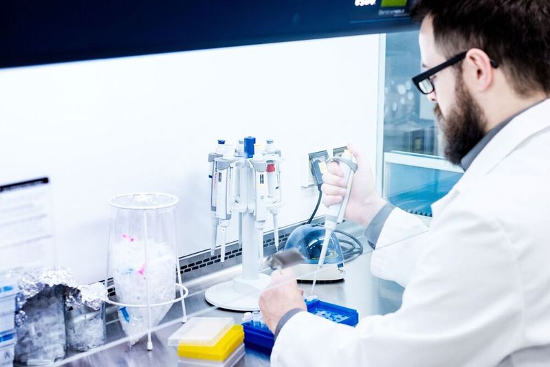 Kooperation zwischen BioTech-Startup Biomes und Arla Foods: Auf Basis einer Darmflora-Analyse erhalten finnische Verbraucher*innen nun personalisierte Empfehlungen für ihre Ernährung. (Bild:  Biomes)