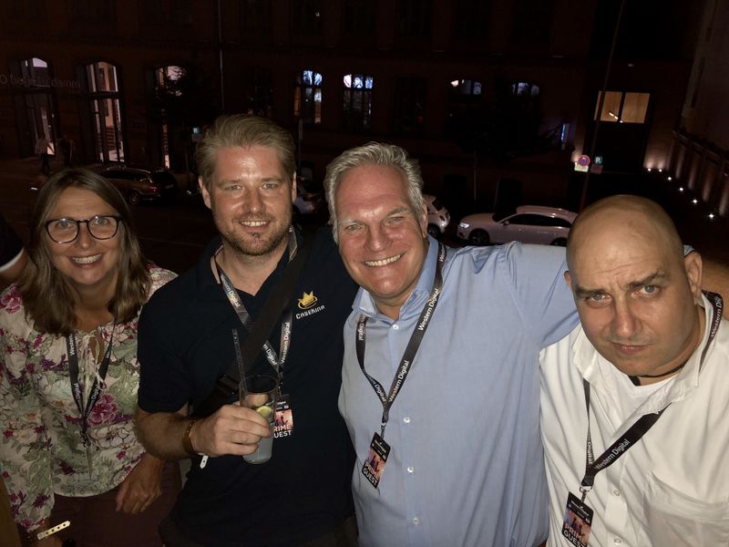 (v. l.) Marianne Daude, Western Digital, Henri Maixner, Caseking, Jörg Andreas und Kai Frieben, Western Digital. (Bild: IT-BUSINESS)