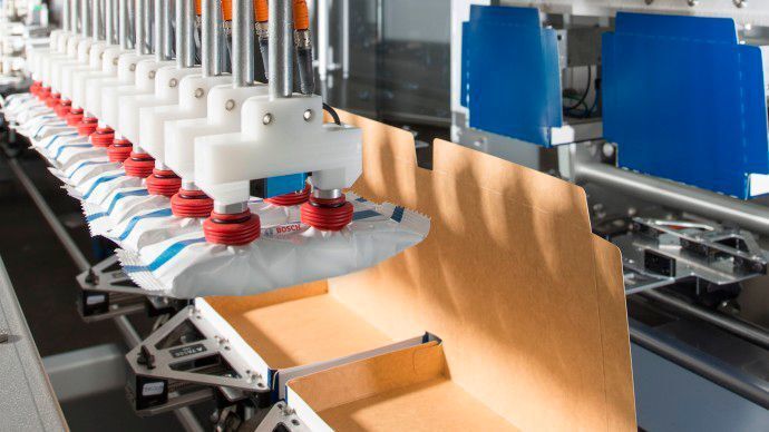 Die neue intelligente Sigpack FIT Produktzuführung mit Linearmotor-Technologie ermöglicht eine sehr schnelle, kontaktlose Zuführung der Produkte. (Bosch)