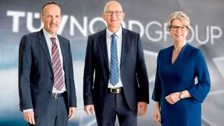 Der Vorstand der TÜV Nord Group: (v. l.) Jürgen Himmelsbach (Finanzen), Dr. Dirk Stenkamp (Vorsitzender) und Dr. Astrid Petersen (Personal) (Bild: TÜV Nord)