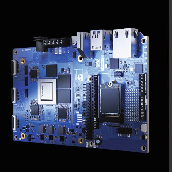 Arduino Ventuno Q: Arduinos neue KI-Entwicklerplattform adressiert die Industrie. (Bild: Arduino/Qualcomm)