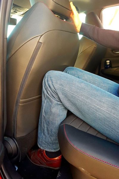 In der Schrägheckvariante ist die Beinfreiheit für die hinteren Passagiere begrenzt. (Mauritz/»kfz-betrieb«)