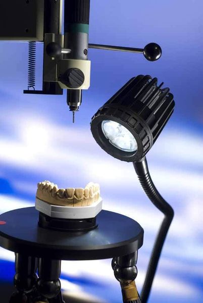 Die LED-Leuchte wird unter dem Namen Mechaled in der Metallbranche und unter dem Namen Dentaled in der Dentalbranche und Medizintechnik vertrieben.  (Foto: Led2work)