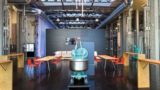 Heute wieder in der Aeschbachhalle zu sehen: eine ARTOFEX-Knetmaschine in typischem Türkis. (Bild: Tabea Reusser)