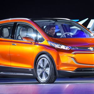 GM will 2017 ein neues E-Auto bringen, das in Puncto Abmessungen zwischen Volt und E-Spark angesiedelt ist.