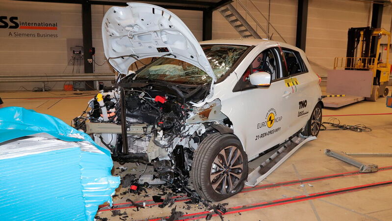 Der Renault Zoe nach dem Frontalcrash bei der letzten NCAP-Runde. Der Stromer ist mit null Sternen durchgerasselt.