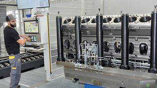 Palettenhandling von Liebherr für schwere Werkstücke bis 13 t. (Liebherr-Verzahntechnik GmbH)