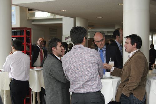 Das 3. Cluster-Forum „Schlanker Materialfluss – innovative ganzheitliche Logistiklösungen“ bot genügend Zeit und Raum für das bei solchen Veranstaltungen nicht ganz unwichtige Networking. (Archiv: Vogel Business Media)