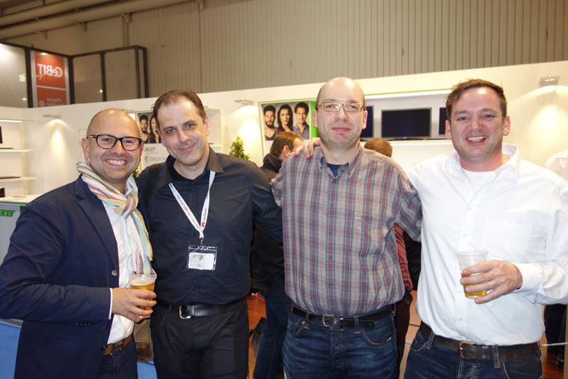 (v. l.) Maciej Wieczorek, Steelseries (noch), Robert Juckel und Thomas Ludziarczyk, Tweak PC, und Alex Rüdinger, Talk-Technology  (Bild: IT-BUSINESS)