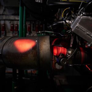 Im anschließenden Testlauf mussten die Kolben 200 Stunden extreme Bedingungen aushalten.(Bild:  Porsche)