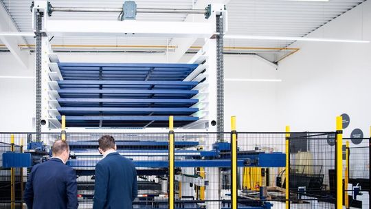 Als Herzstück kombiniert GH-Store Pro die GH-Hochleistungslaserschneidmaschinen von HSG mit dem automatisierten Lagersystem Store Pro. (Bild:  HSG Laser)