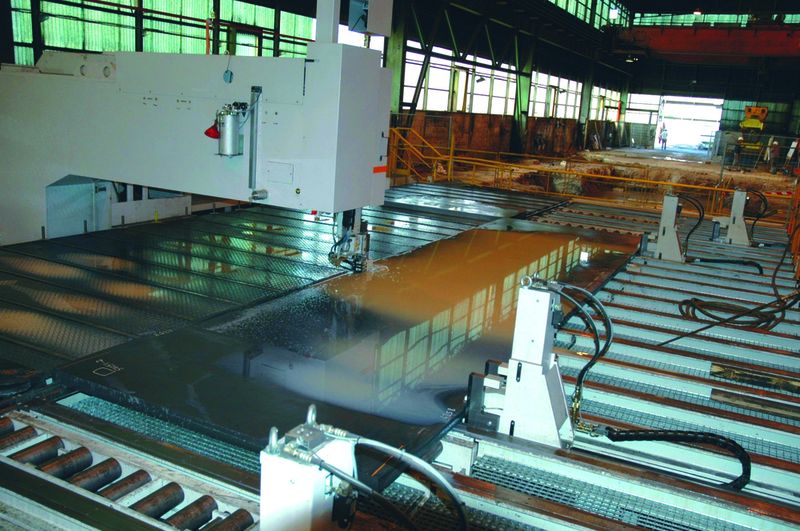 Bild 2: Die Materialspanner auf der rechten Seite der Maschine sind manuell oder automatisch bewegbar. (Archiv: Vogel Business Media)