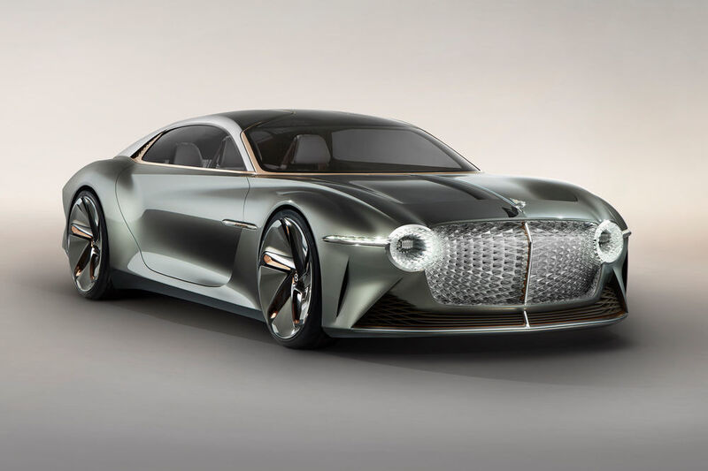 EXP 100 GT heißt das imposante 5,80 Meter lange Schaustück mit dem spektakulär illuminieren Grill und elektrischen Schwingtüren. (Bentley)