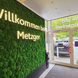 Nahbarkeit als Teil der Unternehmensphilosophie im Autohaus Metzger ist überall präsent.(Bild:  Mauritz – VCG)
