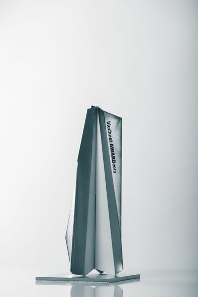 Der Blechnet-Award, ein Preis für besondere Innovationen, wurde auf der kürzlich stattgefundenen Fachmesse Blechexpo in Stuttgart das erste Mal verliehen. (Bild: Blechnet)