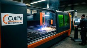 Aufgekauft! Cutlite ist ein italienischer Laserschneidmaschinen-Spezialist, der sich in der Leistungsklasse 30 bis 60 Kilowatt bewegt. Das Ditzinger Hightech-Unternehmen Trumpf hat sich nun das Cutlite-Know-how nicht umsonst gesichert ... (Bild: KI-generiert)